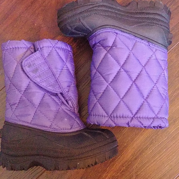 Snow Boots - Picture 2 of 3